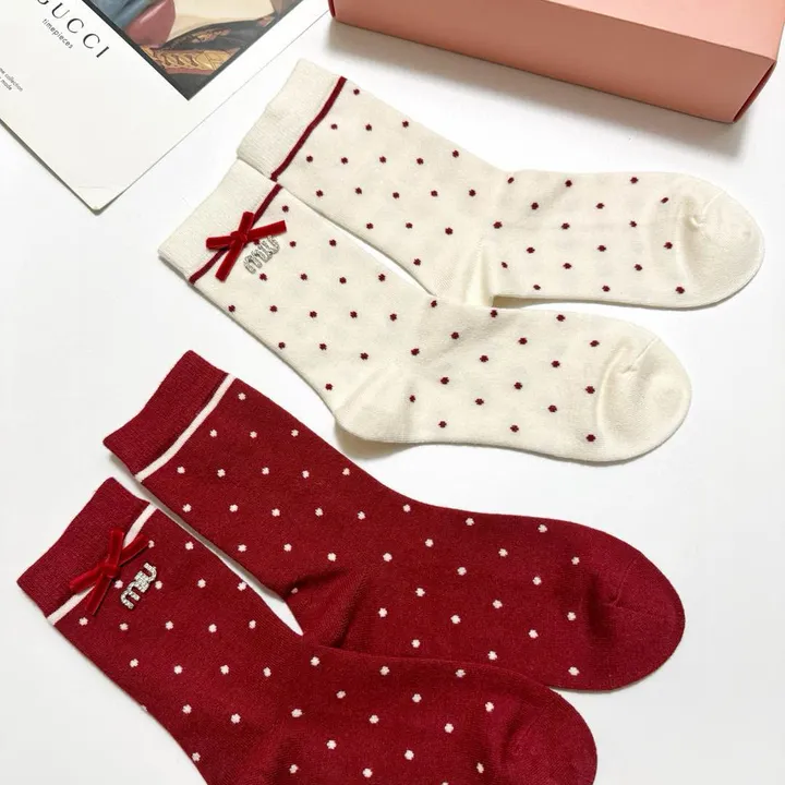 スーパーコピー ミュウミュウ 靴下