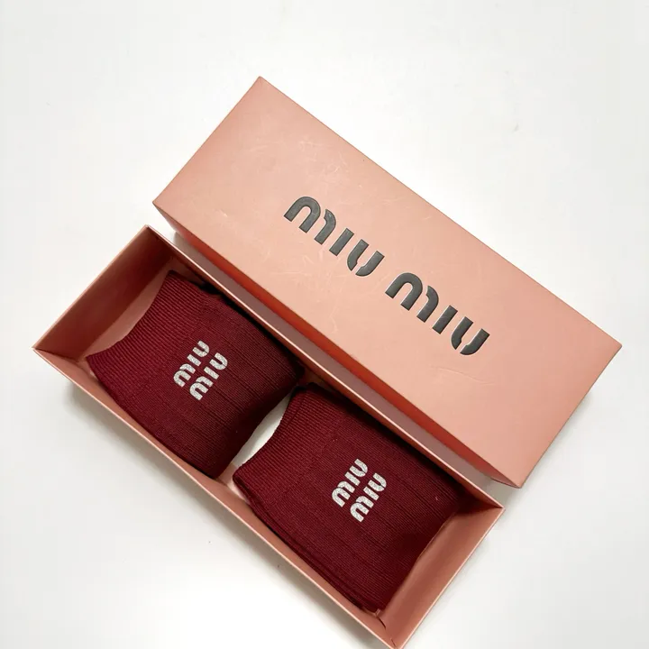 スーパーコピー ミュウミュウ 靴下