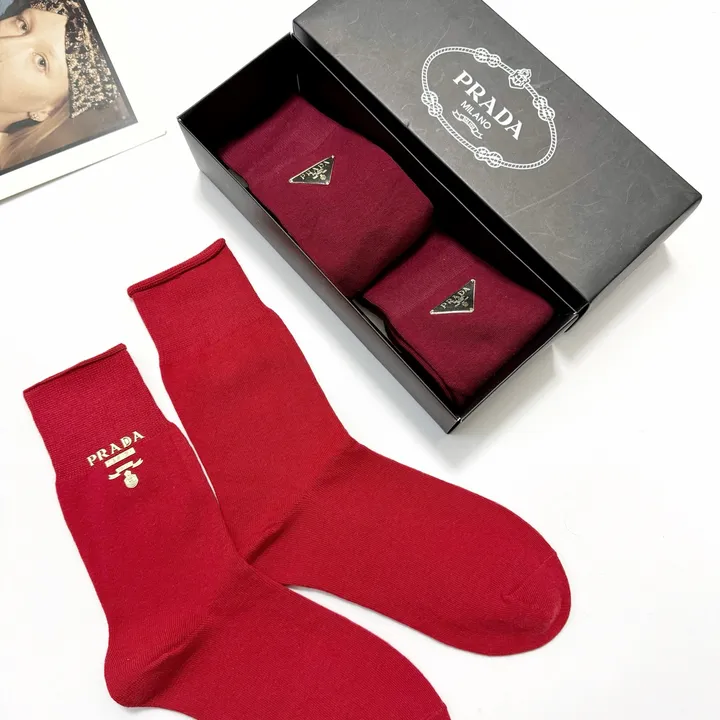 スーパーコピー プラダ 靴下