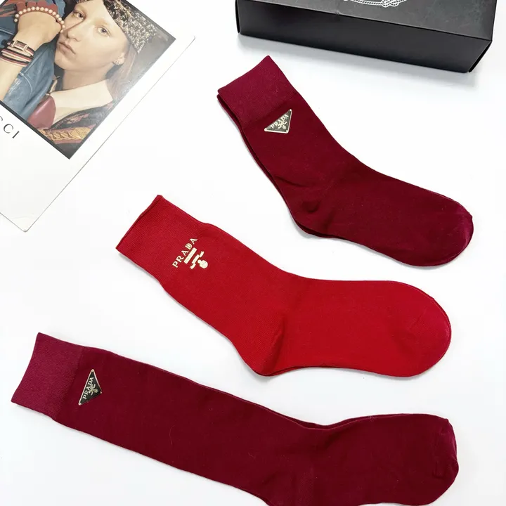 スーパーコピー プラダ 靴下