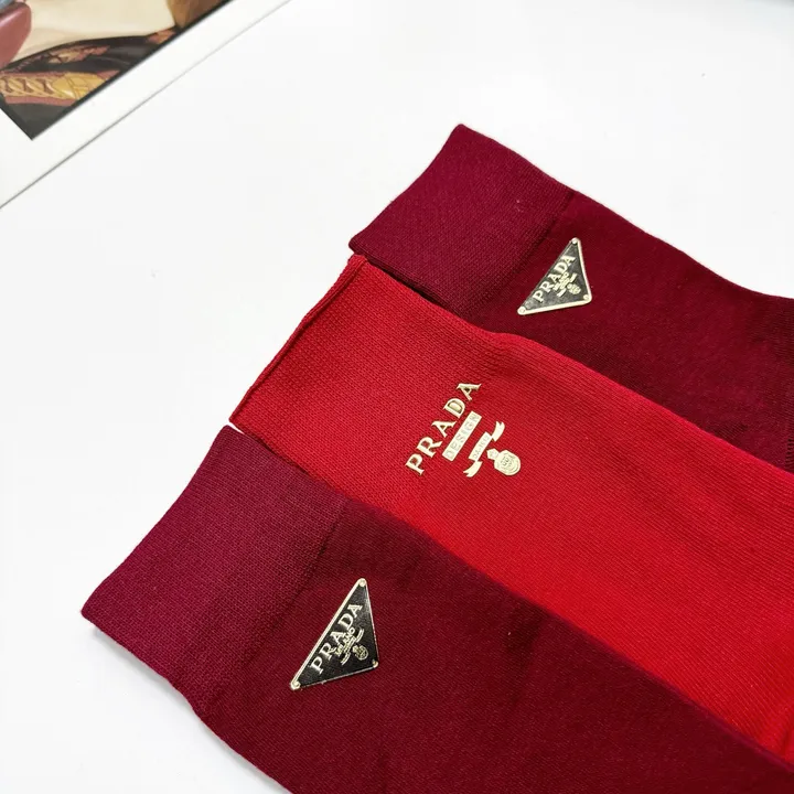 スーパーコピー プラダ 靴下