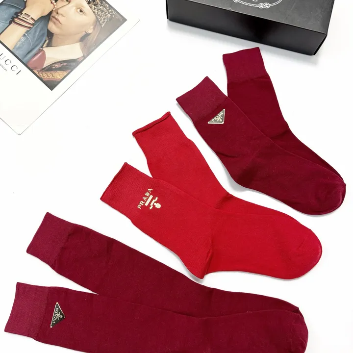 スーパーコピー プラダ 靴下