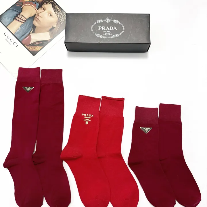 スーパーコピー プラダ 靴下