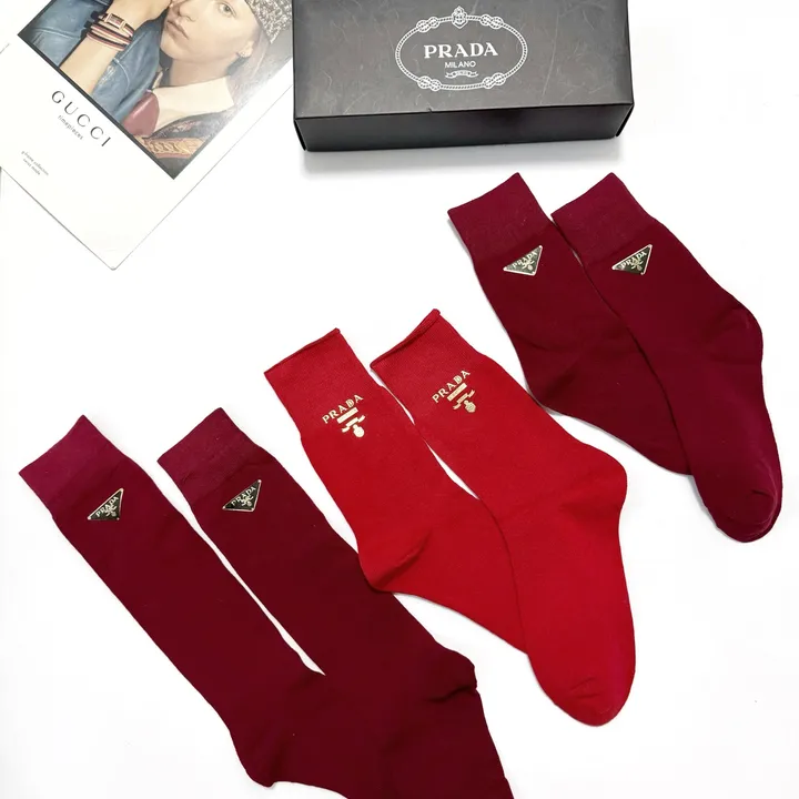スーパーコピー プラダ 靴下
