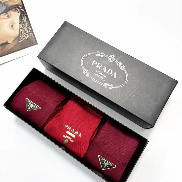 スーパーコピー プラダ 靴下