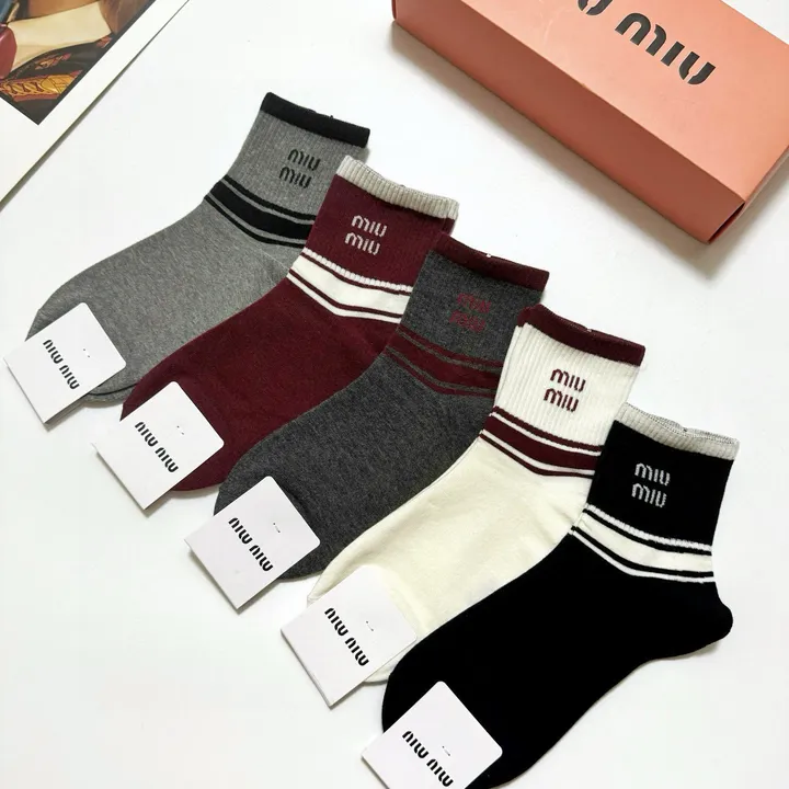 スーパーコピー ミュウミュウ 靴下