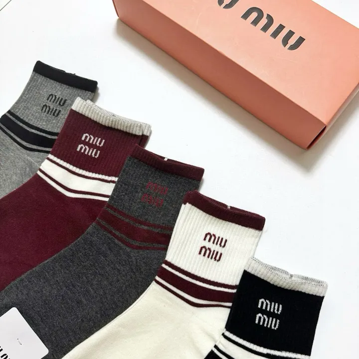 スーパーコピー ミュウミュウ 靴下