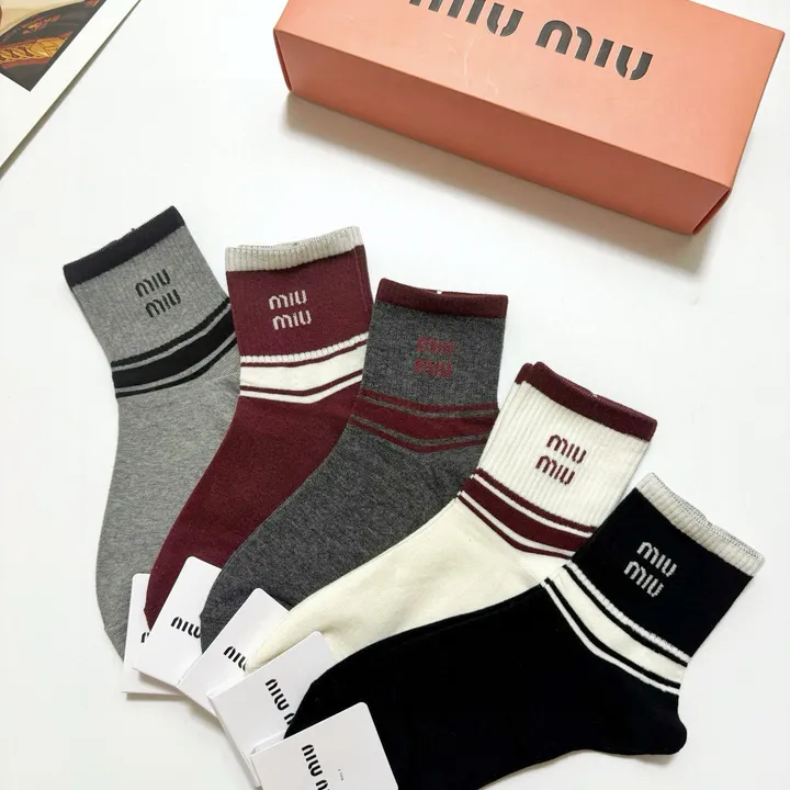 スーパーコピー ミュウミュウ 靴下