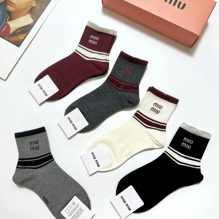 スーパーコピー ミュウミュウ 靴下