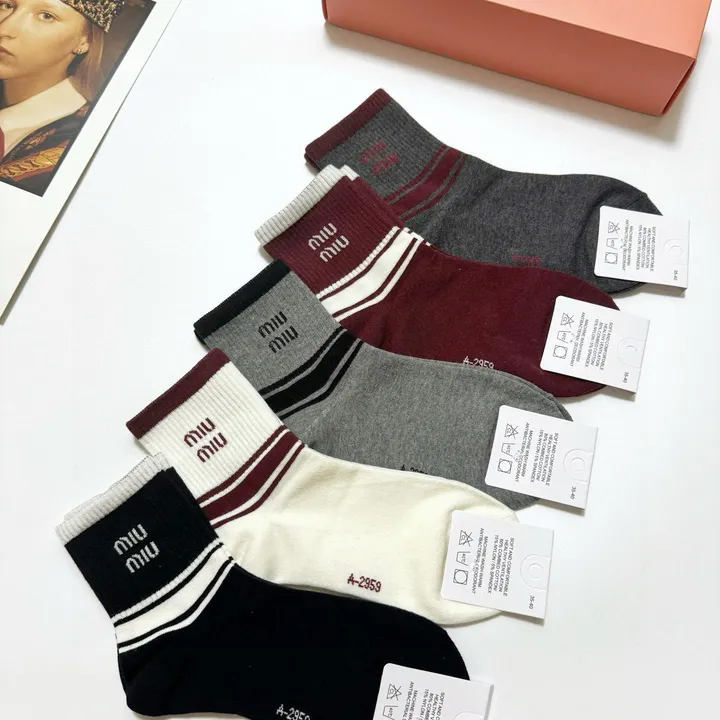 スーパーコピー ミュウミュウ 靴下