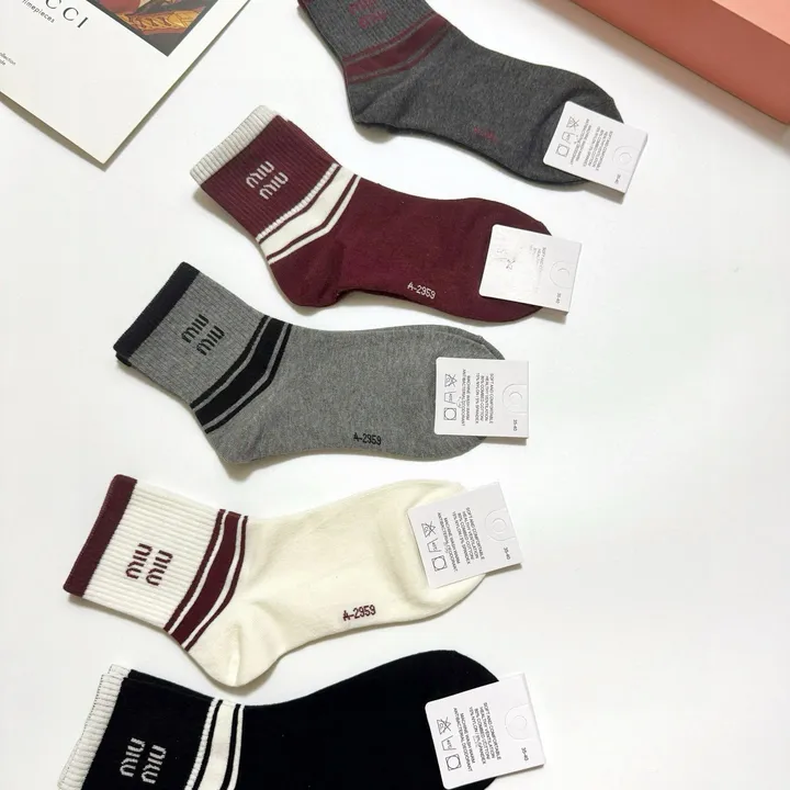 スーパーコピー ミュウミュウ 靴下