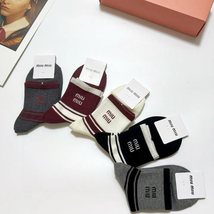 スーパーコピー ミュウミュウ 靴下