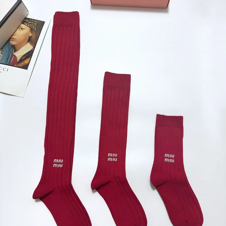 スーパーコピー ミュウミュウ 靴下