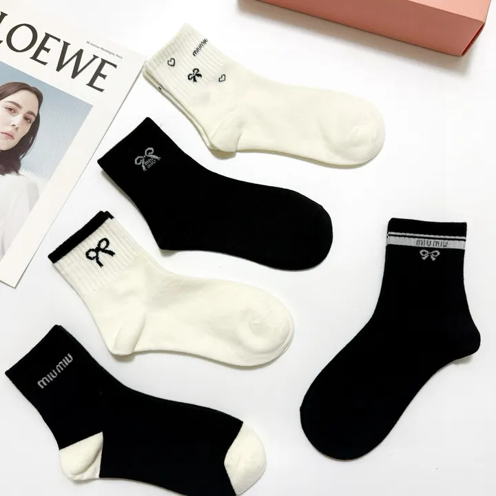 スーパーコピー ミュウミュウ 靴下