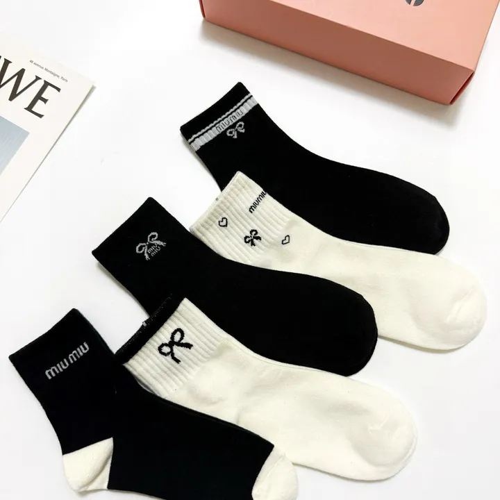 スーパーコピー ミュウミュウ 靴下