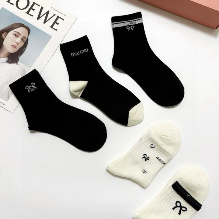 スーパーコピー ミュウミュウ 靴下