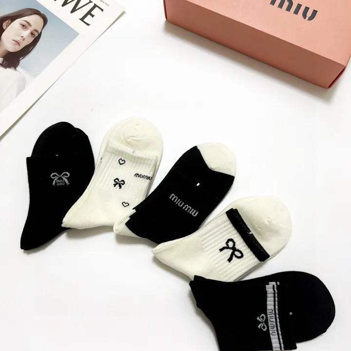 スーパーコピー ミュウミュウ 靴下