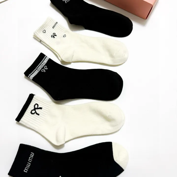 スーパーコピー ミュウミュウ 靴下