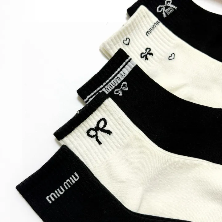 スーパーコピー ミュウミュウ 靴下