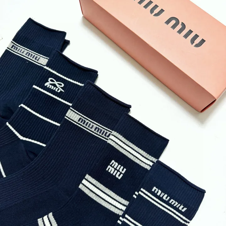 スーパーコピー ミュウミュウ 靴下