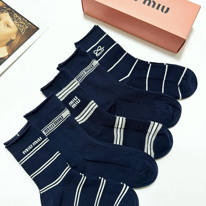 スーパーコピー ミュウミュウ 靴下