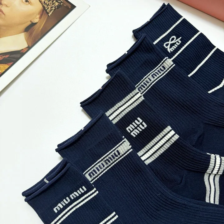 スーパーコピー ミュウミュウ 靴下