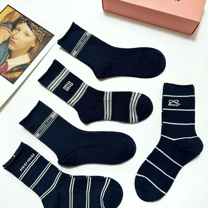 スーパーコピー ミュウミュウ 靴下