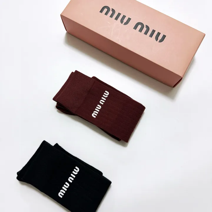 スーパーコピー ミュウミュウ 靴下