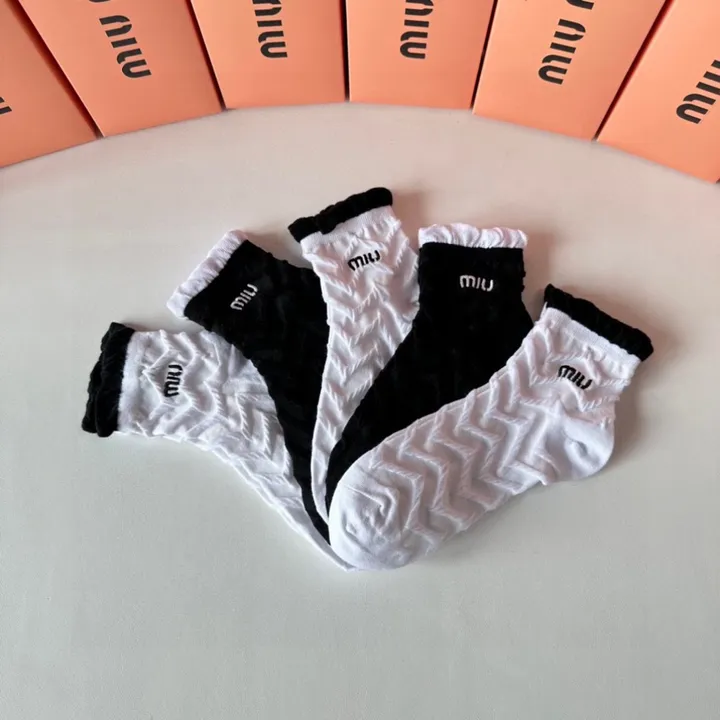 スーパーコピー ミュウミュウ 靴下