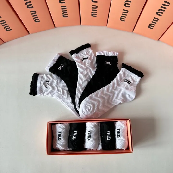 スーパーコピー ミュウミュウ 靴下