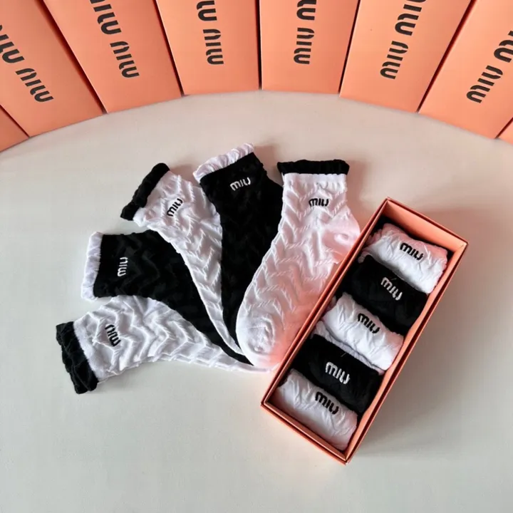 スーパーコピー ミュウミュウ 靴下