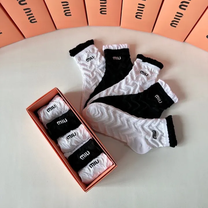 スーパーコピー ミュウミュウ 靴下