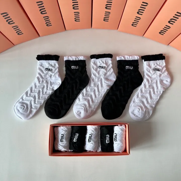 スーパーコピー ミュウミュウ 靴下