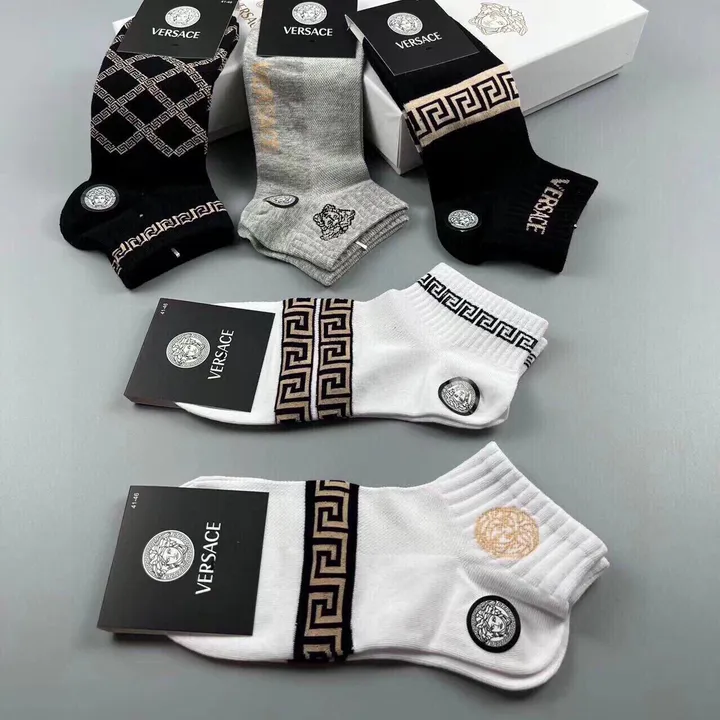 スーパーコピー ヴェルサーチ 靴下
