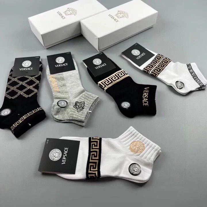 スーパーコピー ヴェルサーチ 靴下