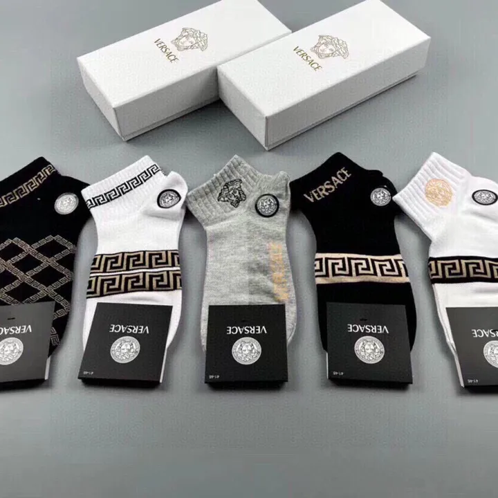 スーパーコピー ヴェルサーチ 靴下