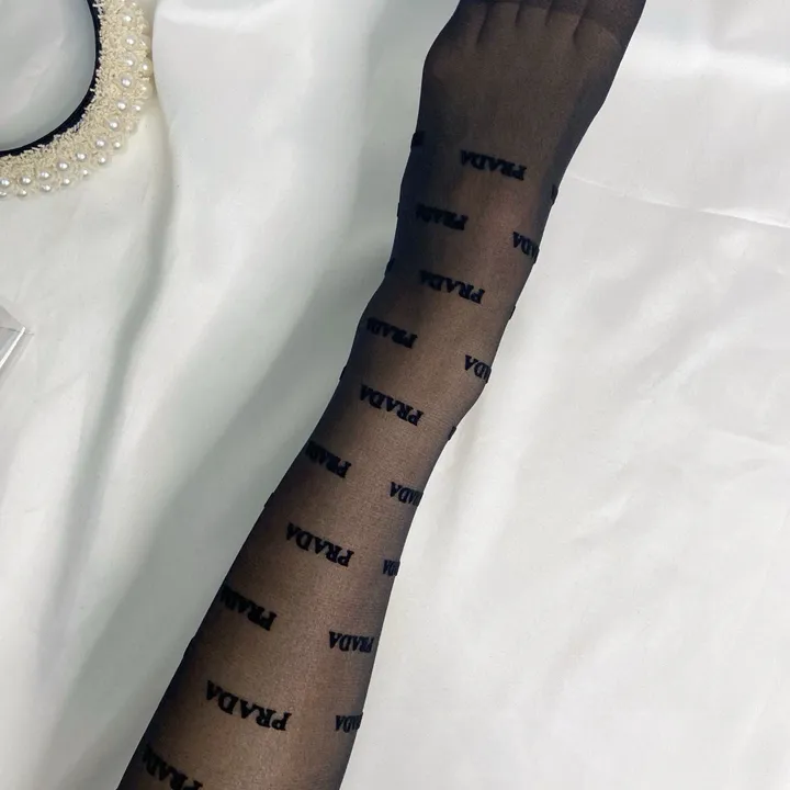 スーパーコピー プラダ 靴下