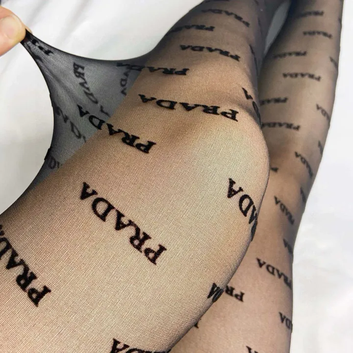 スーパーコピー プラダ 靴下