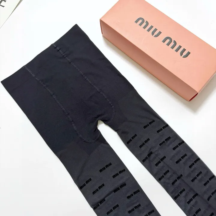 スーパーコピー ミュウミュウ 靴下