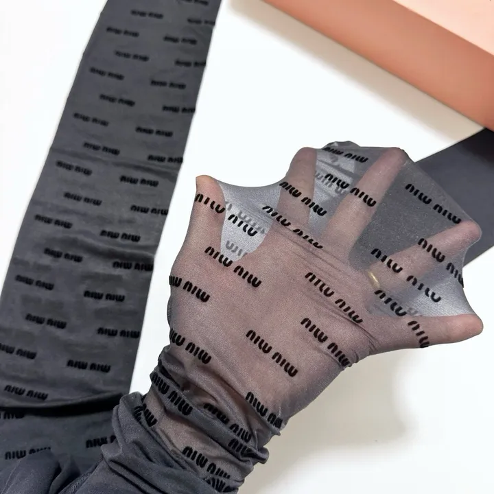 スーパーコピー ミュウミュウ 靴下