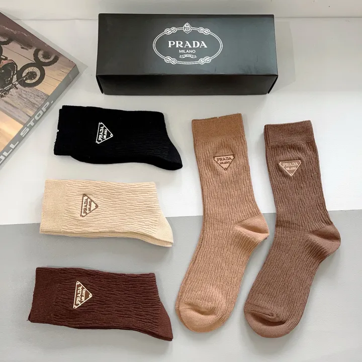 スーパーコピー プラダ 靴下