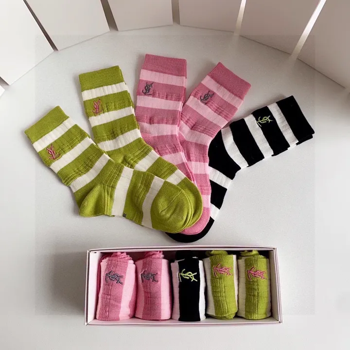 スーパーコピー イブサンローラン 靴下