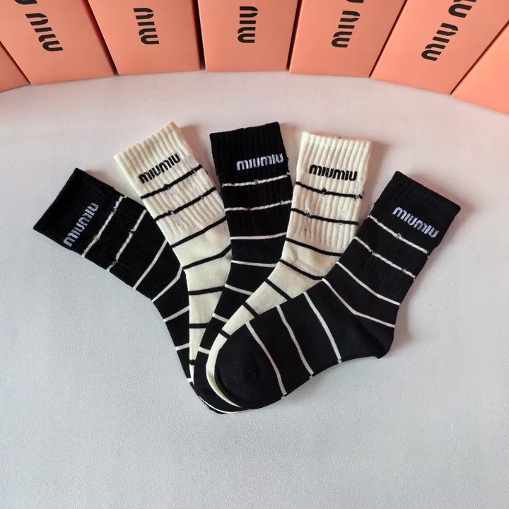 スーパーコピー ミュウミュウ 靴下