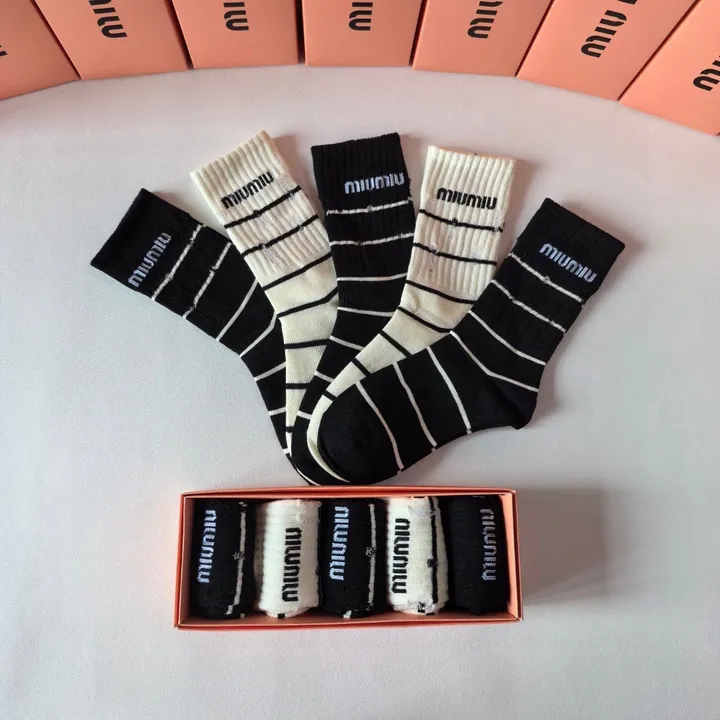 スーパーコピー ミュウミュウ 靴下