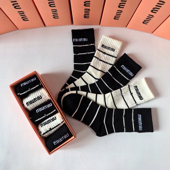 スーパーコピー ミュウミュウ 靴下