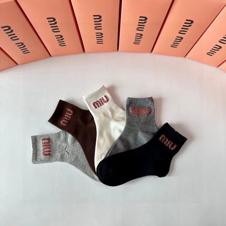 スーパーコピー ミュウミュウ 靴下