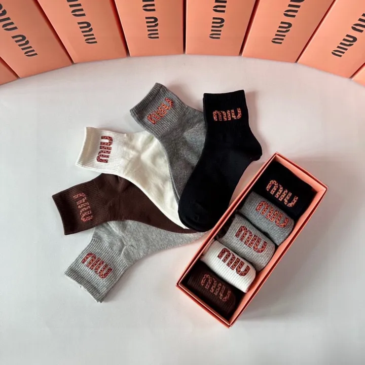 スーパーコピー ミュウミュウ 靴下