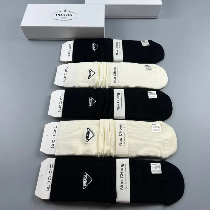 スーパーコピー プラダ 靴下