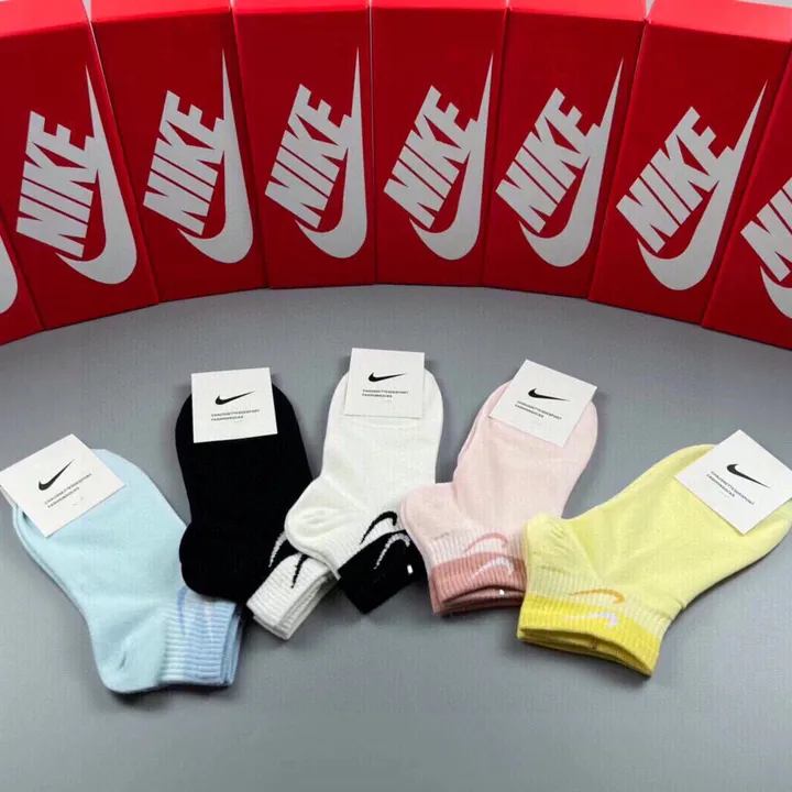 スーパーコピー ミュウミュウ 靴下