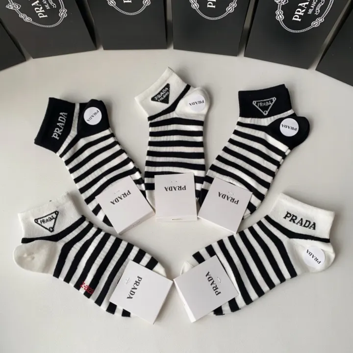 スーパーコピー プラダ 靴下